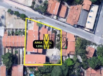 Terreno amplo de 1232m² com apartamentos e galpão pequeno alugados com rendimentos de 15 MIL REAIS MENSAIS!