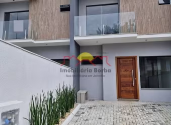 11797 - Amplo Sobrado Geminado com Suíte no bairro  Saguaçu