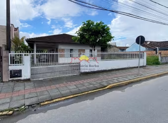 12336 - Casa Averbada no Centro de Araquari