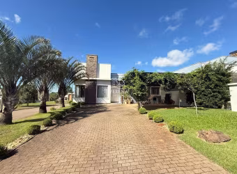 LINDA CASA DE ESQUINA EM CONDOMÍNIO FECHADO