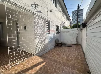Casa a venda com 03 quartos no bairro da Torre
