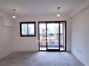 Vende apartamento tipo studio com 26m² com varanda, vista livre, ao lado do metrô Saúde.