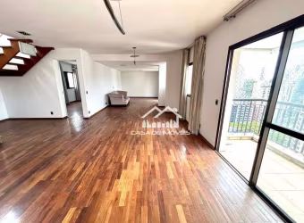 Vende apartamento duplex de 216m², com 4 dormitórios, sendo 2 suítes, 6 vagas, varanda com vista na Vila Andrade