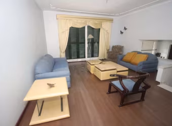 Maravilhosa casa disponível para locação, totalmente mobiliada e com espaços encantadores
