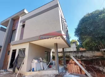Sobrado à venda em Curitiba-PR, bairro Uberaba: 3 quartos, 1 suíte, 3 banheiros, 2 vagas de garagem, 96,42 m².