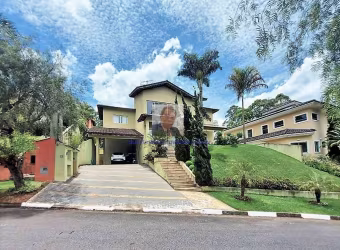 Vende-se Casa no Cond. Pq das Artes - 4d / 3sts - Ótima casa com lareira.
