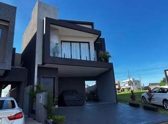 Sobrado em condomínio fechado, com 03 suítes, piscina aquecida e 2 vagas de garagem coberta!