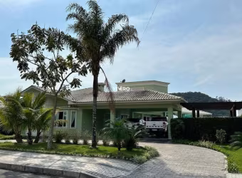 Casa em Condomínio fechado no Centro de Itapema