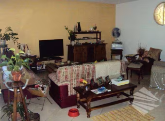 Casa à venda, 270 m² por R$ 1.350.000,00 - Vila Jaboticabeira - Taubaté/SP