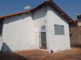 Casa com 2 Quarto(s) e 1 banheiro(s) para Alugar, 0 m² por R$ 834 / Mês