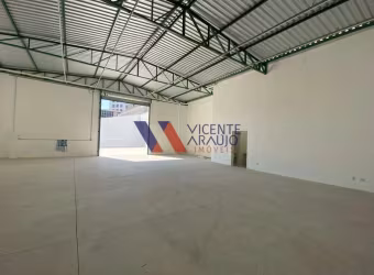 Loja ampla, com estacionamento frontal para alugar no Centro de Betim.