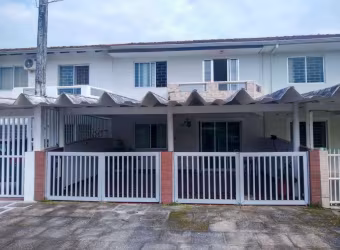 Sobrado em Guaratuba próximo a praia no Brejatuba - Casa com 3 quartos, 3 salas, 2 banheiros, 2 vagas, 120m².