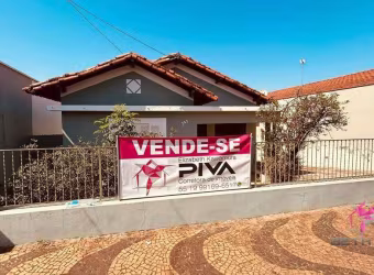 Casa com 6 dormitórios à venda, 204 m² por R$ 800.000,00 - Centro - Leme/SP