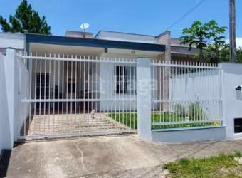 Casa a venda no bairro Itacolomi em Balneário Piçarras/SC