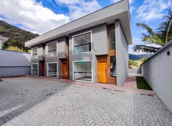 Casa para Venda em Teresópolis, Comary, 3 dormitórios, 2 suítes, 3 banheiros, 2 vagas