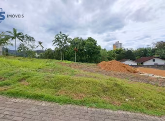 Terreno a venda em condomínio de alto padrão próximo a Vila Germânica