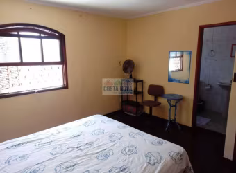 Casa sobrado, 90m², 2 quartos sendo 1 suíte, 1 baneiro social, em condomínio fechado
