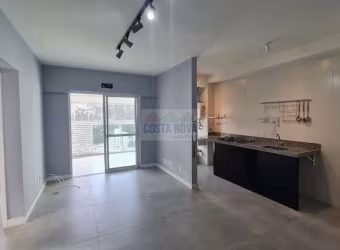 Apartamento de 02 dormitórios a uma quadra uma quadra da praia. Lazer completo!