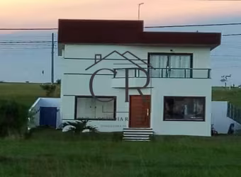 Casa em condomínio fechado com piscina privativa!