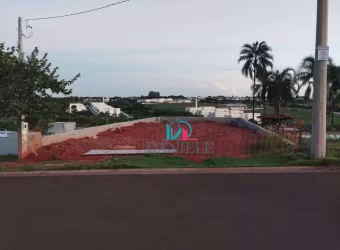 Terreno com 322 m² localizado no condomínio Tivoli.