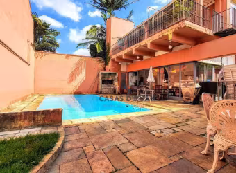 Casa térrea com 3 suítes, piscina e área 642 m2 de terreno e 483m2 de área construída. Localizada na melhor rua da City lapa!