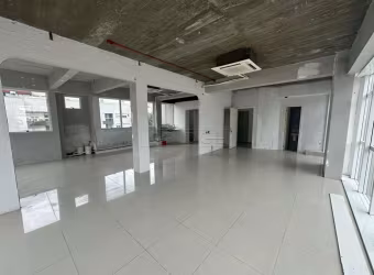 Sala comercial para alugar na Avenida Lavras, 334, Petrópolis, Porto Alegre por R$ 4.500