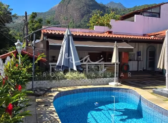 Casa de 3 Quartos,  com piscina, à venda em condomínio na Freguesia de Jacarepaguá