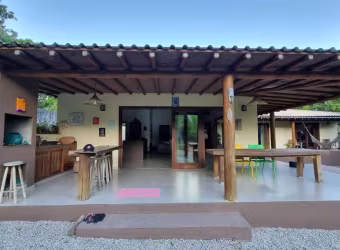 CASA COM 3 SUÍTES EM AMPLO TERRENO