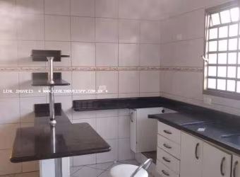 Casa para Venda em Martinópolis, CENTRO, 3 dormitórios, 3 suítes, 4 banheiros, 2 vagas