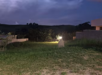 Terreno de 1000  condominio fechado no Vale dos Lagos.
