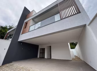 Imperdível Sobrado à Venda na Glória em Joinville-SC - 3 Quartos, 1 Suíte, 2 Salas, 2 Banheiros, 2 Vagas - 152m²