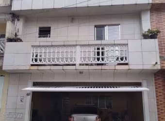 VENDE-SE UMA CASA COM 4 DORMITÓRIOS
