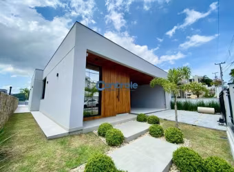 CM/ Casa em construção, fase de acabamento, alto padrão, com piscina na Pedra Branca em Palhoça