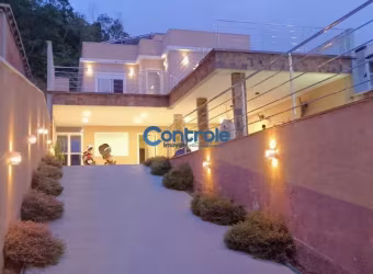 Casa com 3 dormitórios sendo 1 suíte em Potecas/São José, SC