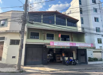 Mais que uma casa: um verdadeiro universo particular pertinho do Centro!