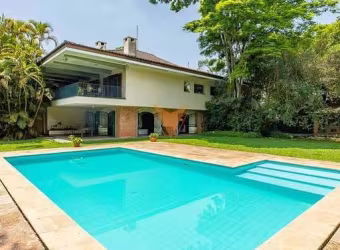 Sobrado à venda, 6  quartos, 2 suítes, 6 banheiros, 9 vagas, 721m², Condomínio Parque Silvino Perei