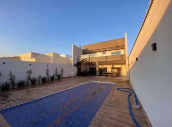 Excelente Casa estilo sobrado com 3 dormitórios à venda, 213 m² por R$ 1.099.000 - Shopping Park - Uberlândia/MG