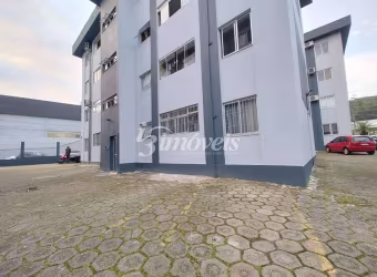 Apartamento reformado, semimobiliado à venda, 3 quartos sendo 1 suíte, 1 vaga, Residencial Flamboyant, Bairro Fazenda, Itajaí-SC