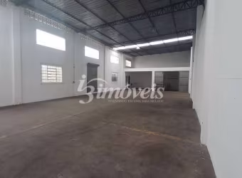 Galpão Comercial para Locação Anual, 275 m² de área privativa, 3 banheiros, escritório, vestiário, Bairro São João, Itajaí-SC