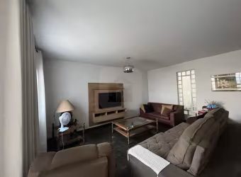Casa para locação - venda no bairro Centro.