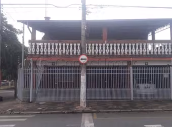 Sobrado Espaçoso no Centro de Sumaré - 6 Quartos, 3 Garagens