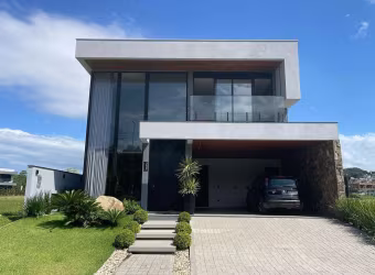 Casa 4 Dormitorios (3 Suites), Piscina - Pedra Branca, Palhoça-SC