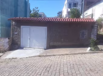 Casa para Venda em Porto Alegre, PARTENON. 900m da PUC, 1 dormitório, 1 banheiro, 2 vagas