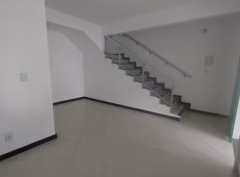 Casa Triplex / Suíte  /3 Banheiros em  Colinas de Laranjeiras