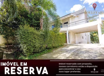 Casa com amplo quintal e 3 dormitórios à venda, 400 m² por R$ 890.000 - Barreirinha - Curitiba/PR