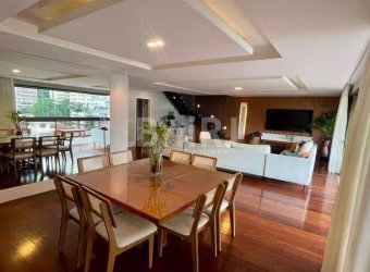 LUXUOSA COBERTURA TRIPLEX DE 5 SUÍTES