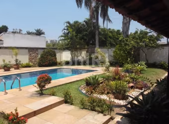 Excelente casa condomínio fechado.