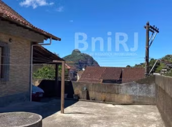 Chácara Flora - propriedade com duas casas no terreno
