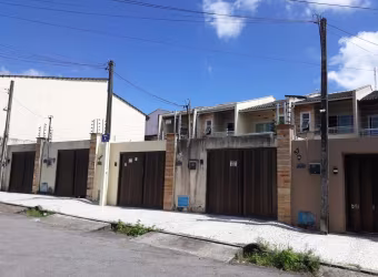 Casa duplex em São Bento/Coaçu, em Fortaleza, com 3 quartos, sendo 2 suítes