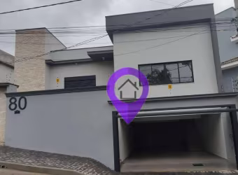 Casa com 3 suítes no bairro Ibirá, 235m² de área construída. Destaques: hidromassagem, área gourmet com piscina e localização privilegiada